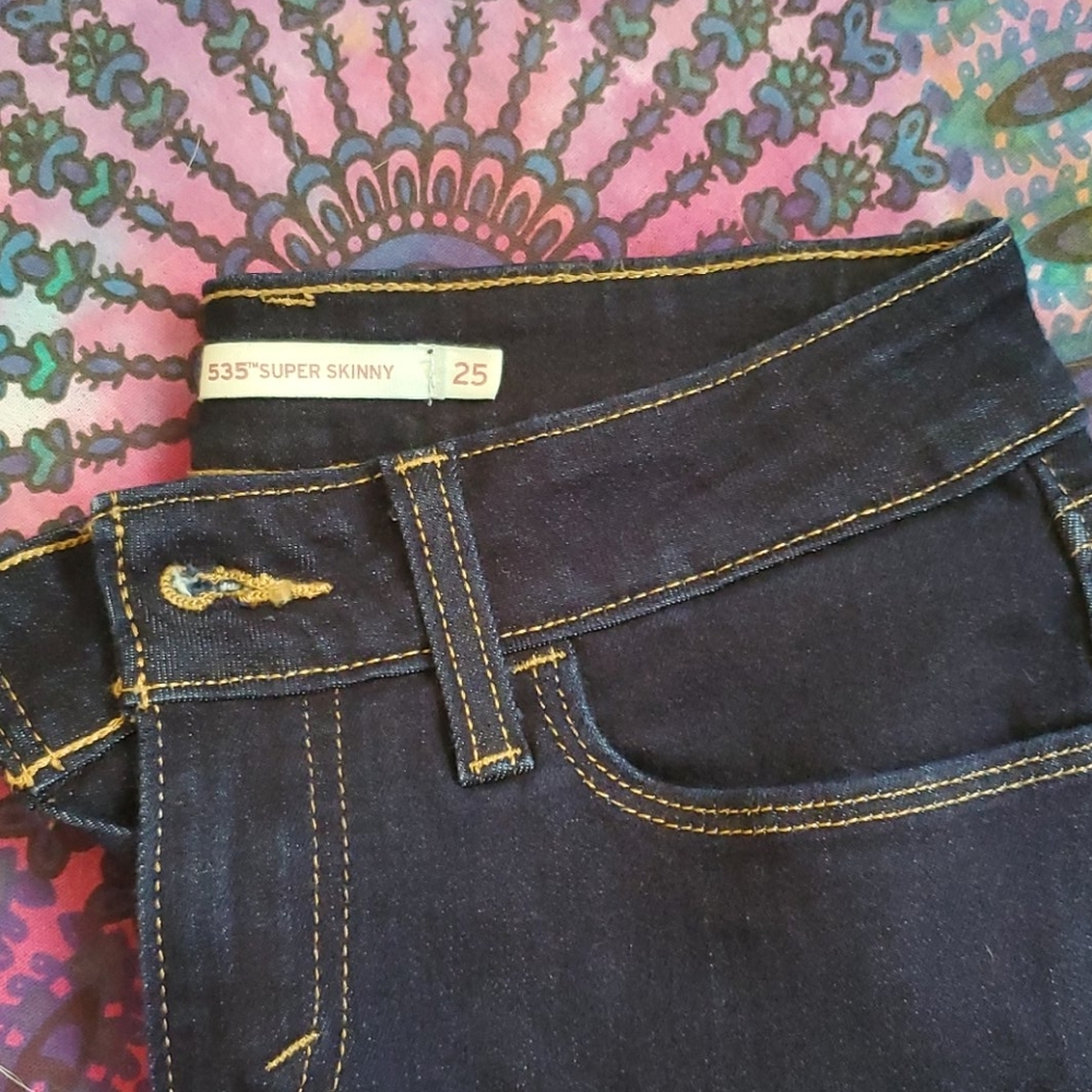 Dark Wash Levi Super Skinny Jeans